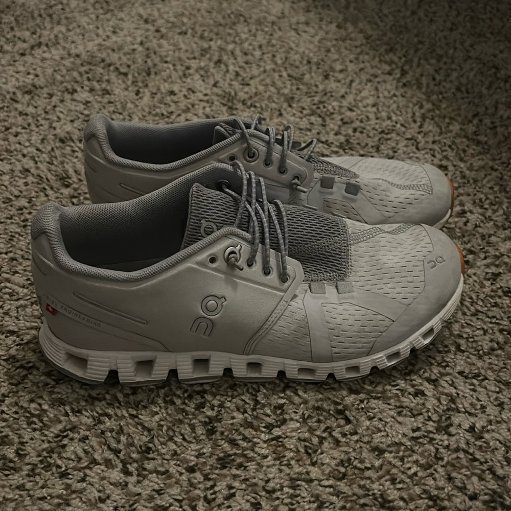LIGHT GREY ON-CLOUD SLIP ON